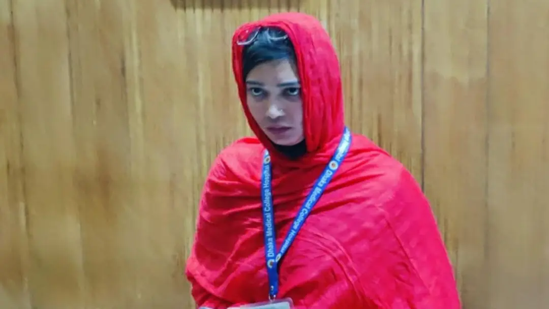 ঢামেকে ‘ডাক্তার’ সেজে যাতায়াত, ছাত্রীদের কমনরুম থেকে ভুয়া শিক্ষার্থী আটক